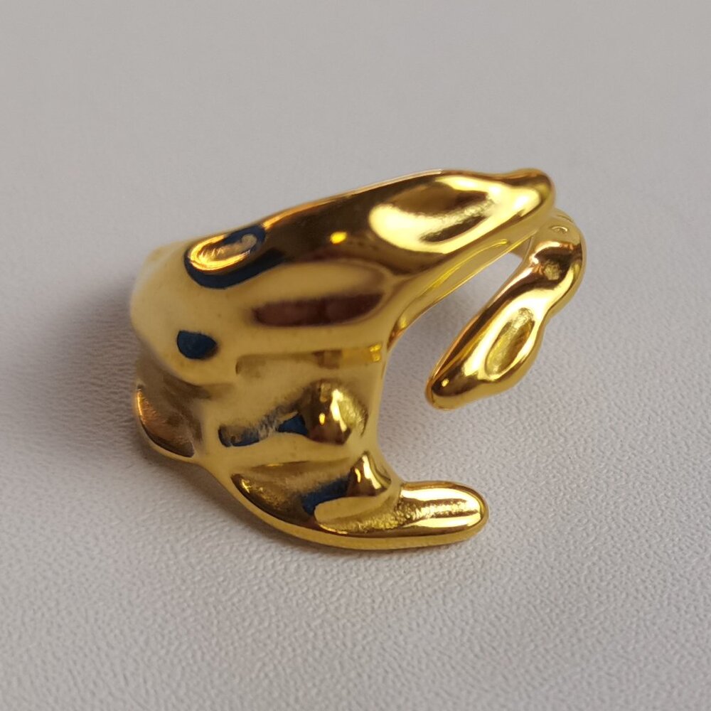 Second-hand women's fashion rings